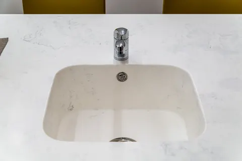 Akrilika mk101 — Fabricated sink, R68 corners, any colour