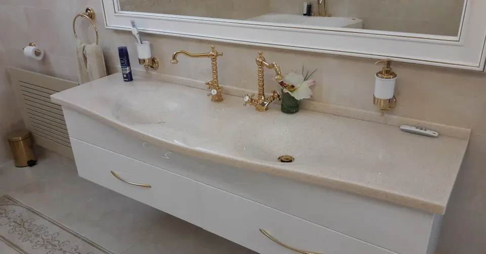 Curved solid surface vanity top with integrated basin on a wall-hung cabinet