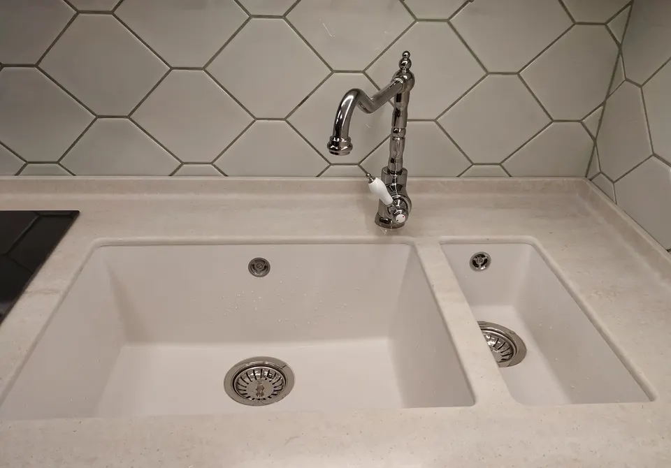 Solid surface kitchen worktop with an integrated double sink