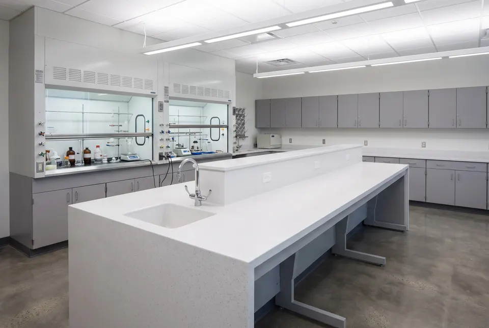3D visualisation: laboratory island worktop with integrated sink in solid surface