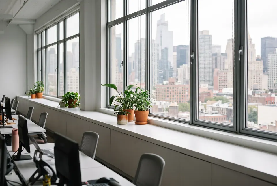 3D visualisation: continuous solid surface window sills in an open-plan office